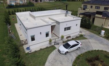 Casa en Venta. Barrio Privado Arenas del Sur