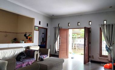 Rumah Halaman Luas dekat Candi Sojiwan
