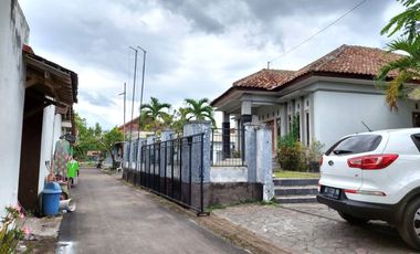 Rumah Halaman Luas dekat Candi Sojiwan