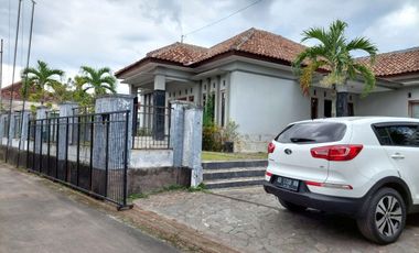 Rumah Halaman Luas dekat Candi Sojiwan