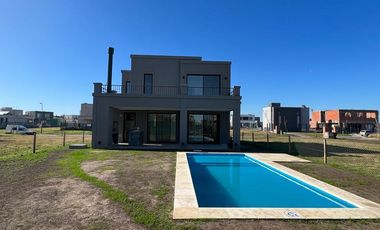 Casa - 3 dorm - Pileta - Araucarias