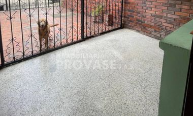 casa en venta en blanco. Cod V103538