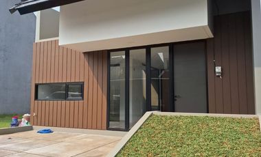 Rumah 2 Lt Siap Huni 10 Mnt ke PintuTol BSD Barat Dibantu KPR J-42191