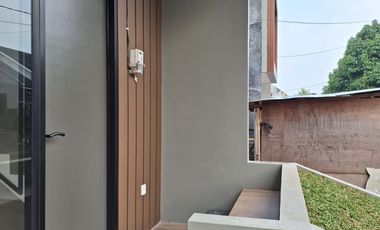 Rumah 2 Lt Siap Huni 10 Mnt ke PintuTol BSD Barat Dibantu KPR J-42191