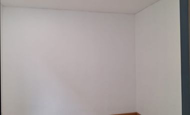 Rumah 2 Lt Siap Huni 10 Mnt ke PintuTol BSD Barat Dibantu KPR J-42191