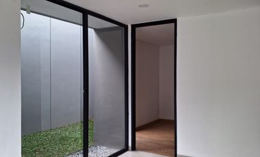 Rumah 2 Lt Siap Huni 10 Mnt ke PintuTol BSD Barat Dibantu KPR J-42191