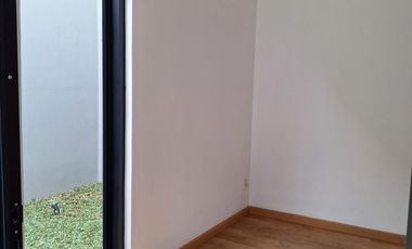 Rumah 2 Lt Siap Huni 10 Mnt ke PintuTol BSD Barat Dibantu KPR J-42191