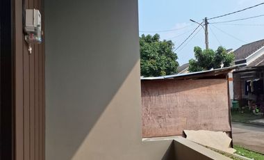 Rumah 2 Lt Siap Huni 10 Mnt ke PintuTol BSD Barat Dibantu KPR J-42191