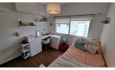 Departamento de 2 ambientes con balcón saliente. Zona Güemes.