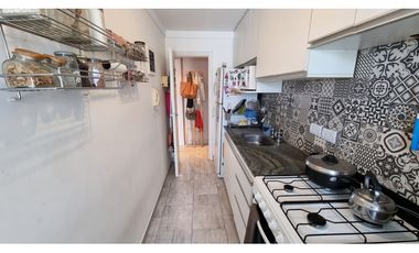 Departamento de 2 ambientes con balcón saliente. Zona Güemes.