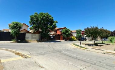 Se arrienda casa en Jardines de Linderos