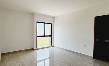 Casa en VENTA MUY AMPLIA Y COCHERA TECHADA fraccionamiento LOMAS DEL DORADO