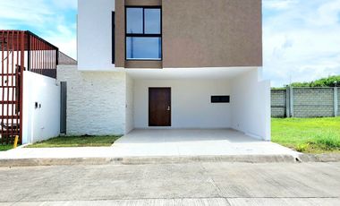 Casa en VENTA MUY AMPLIA Y COCHERA TECHADA fraccionamiento LOMAS DEL DORADO