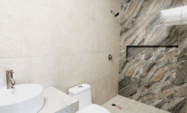 Casa en VENTA MUY AMPLIA Y COCHERA TECHADA fraccionamiento LOMAS DEL DORADO