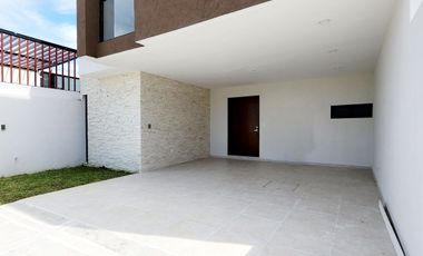 Casa en VENTA MUY AMPLIA Y COCHERA TECHADA fraccionamiento LOMAS DEL DORADO