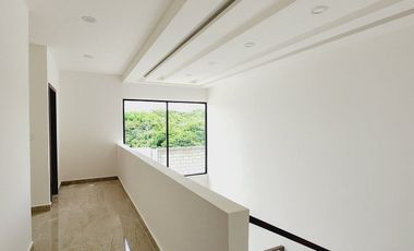 Casa en VENTA MUY AMPLIA Y COCHERA TECHADA fraccionamiento LOMAS DEL DORADO