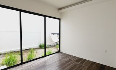 Casa en VENTA MUY AMPLIA Y COCHERA TECHADA fraccionamiento LOMAS DEL DORADO