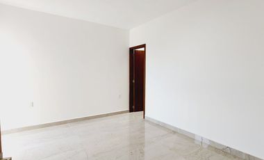 Casa en VENTA MUY AMPLIA Y COCHERA TECHADA fraccionamiento LOMAS DEL DORADO