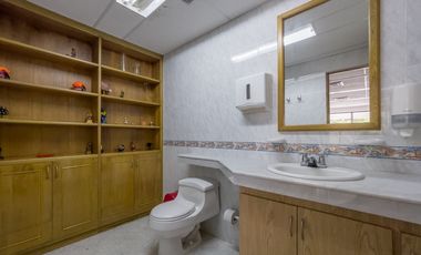 SE ALQUILA EDIFICIO DE 3 PISOS EN EL BARRIO SAN FERNANDO. Cod A5850
