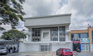 SE ALQUILA EDIFICIO DE 3 PISOS EN EL BARRIO SAN FERNANDO. Cod A5850