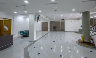 SE ALQUILA EDIFICIO DE 3 PISOS EN EL BARRIO SAN FERNANDO. Cod A5850