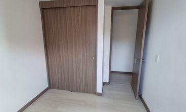 apartamento en arriendo en loma de las brujas. Cod A513181