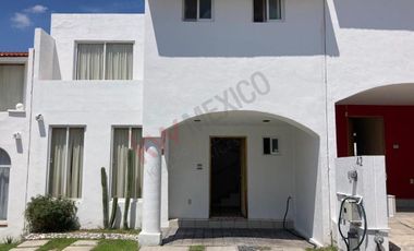 Se vende casa de dos recámaras y estudio en prolongación Ámsterdam, Corregidora, Querétaro