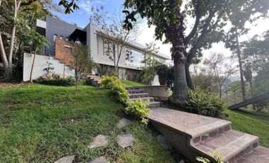 Casa de Lujo en Venta Fracc Las Cañadas Club de Golf vista Arbolada en Zapopan
