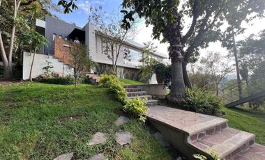 Casa de Lujo en Venta Fracc Las Cañadas Club de Golf vista Arbolada en Zapopan