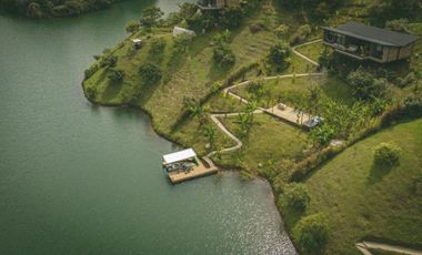 GRAN CASA EN GUATAPÉ PARA LA VENTA