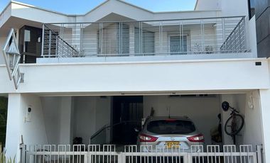 casa en venta en av libertadores. Cod V1255