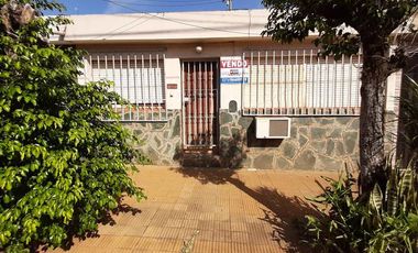 Casa en venta a mts  de Av Mitre y Avenida Uruguay Posadas