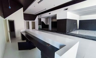 Local Comercial · Plaza Oasis · Bonampak · Puerto Cancún  · Junto a Café Nader