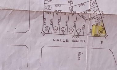 Casa en esquina de 5 amb con balcón