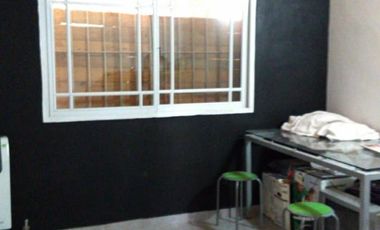 EXCELENTE PROPIEDAD DE CUATRO AMBIENTES JARDIN PATIO Y FONDO LIBRE