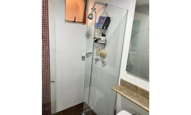 VENDO APARTAMENTO EN LOS COLORES MEDELLIN