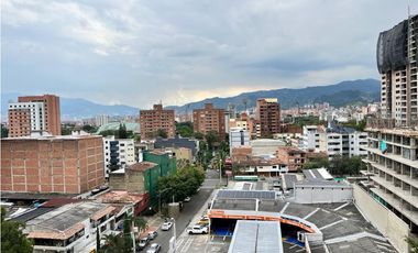 VENDO APARTAMENTO EN LOS COLORES MEDELLIN