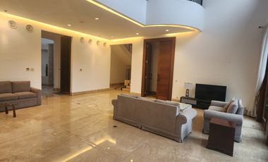 Rumah Mewah dengan 5 Kamar Tidur