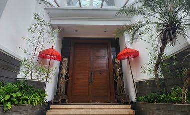 Rumah Mewah dengan 5 Kamar Tidur