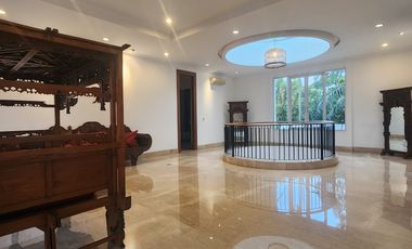 Rumah Mewah dengan 5 Kamar Tidur