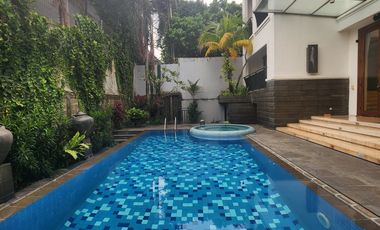 Rumah Mewah dengan 5 Kamar Tidur