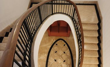 Rumah Mewah dengan 5 Kamar Tidur