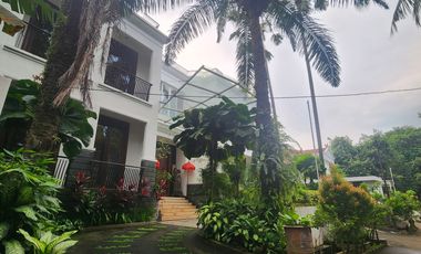 Rumah Mewah dengan 5 Kamar Tidur