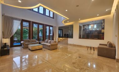 Rumah Mewah dengan 5 Kamar Tidur