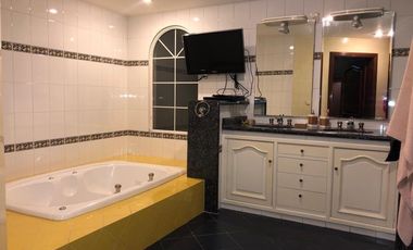 SE VENDE HERMOSA CASA CON ACABADOS DE LUJO