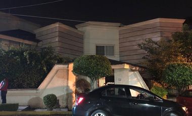 SE VENDE HERMOSA CASA CON ACABADOS DE LUJO
