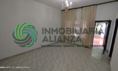 casa en arriendo en los pinos. Cod A13823