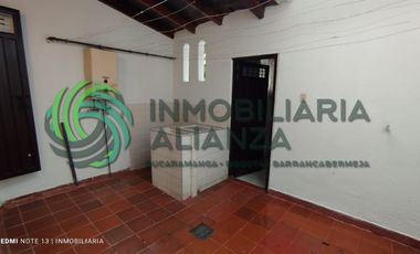 casa en arriendo en los pinos. Cod A13823