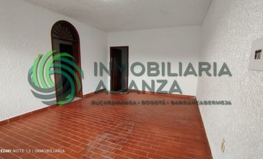 casa en arriendo en los pinos. Cod A13823