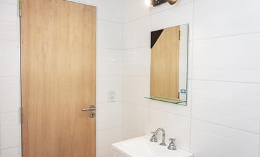 CASA DE DOS DORMITORIOS CON PISCINA Y COCHERA SEMI CUBIERTA. BARRIO PRIVADO, LAS CASUARINAS. IBARLUCEA.